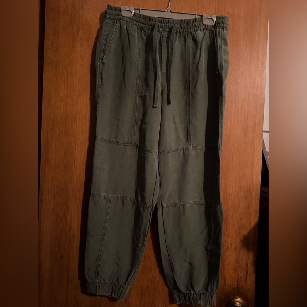 Army Green Cargo Pants with Relaxed Fit and Matte Finish